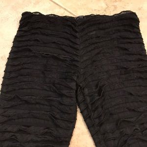 Oh so absolutely adorable ruffled leggings !!